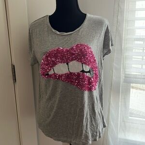 H&M lips shirt